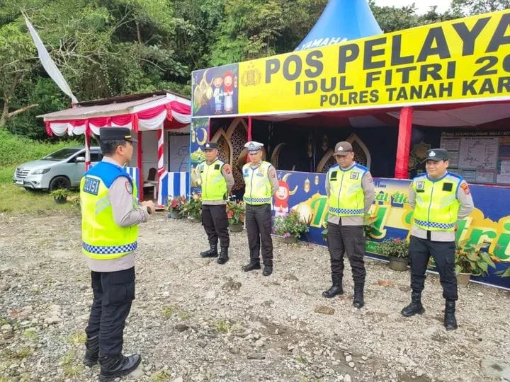 Foto : Polres Tanah Karo melalui Pos Pelayanan (Pos Yan) Doulu Berastagi melaksanakan kegiatan pengamanan dalam rangka hari terakhir Kegiatan Rutin Yang Ditingkatkan (KRYD) pasca arus balik Lebaran 2025.
