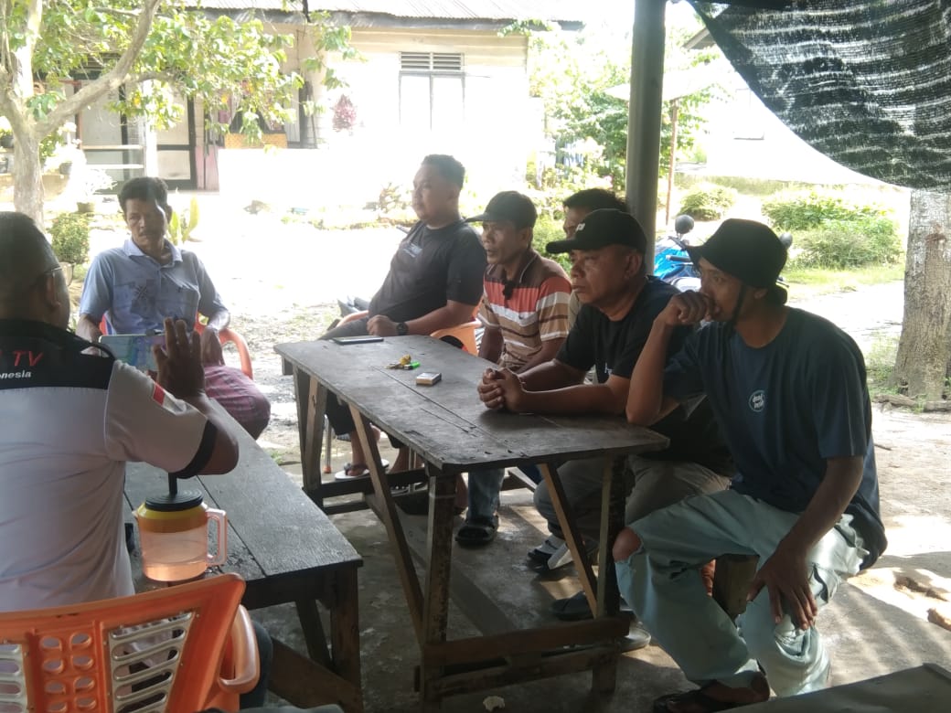 Foto : Foto : Korban PHK 14 karyawan PT PP.Lonsum Indonesia Tbk
