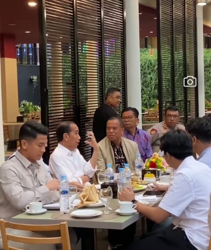 Foto : Presiden RI ke-7 Jokowi bincang bincang bersama Bupati Karo,  rencananya hari ini melakukan kunjungan ke kawasan Liang Melas Datas (LMD), Desa Kuta Mbelin, Kecamatan Lau Baleng, Kabupaten Karo. Jokowi diagendakan tiba di LMD hari ini, Jumat (16/5/2025).