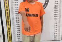 Foto : pelaku Andi Agus Siregar (36 tahun) Dan barang bukti. 