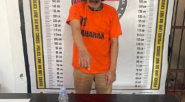 Foto : Tersangka Bonar Napitupulu dan sejumlah Barang Bukti sabu seberat 5,23 gram. 