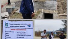 Foto : Terlihat Pangulu Pariksabungan  Mandan Sidabalok sedang memantau pengerjaan parit pasangan. 