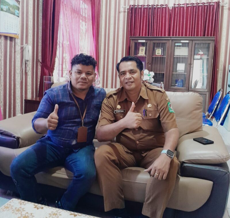 Foto : kiri Parlin Tamba Ketua team investigasi Sumut, kanan plt kadis DPMN Elianto Purba 
