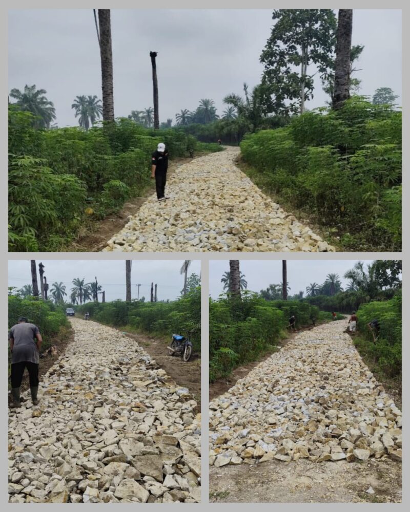 Foto : tampak pengerjaan  Jalan, Proyek Dana Desa Telford Di Nagori Bandar Gunung, Kecamatan Bandar Masilam tidak adanya papan Informasi Proyek. 