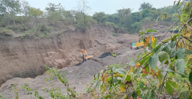 Salah satu Foto Tambang Pasir Ilegal doropeti jaya 
desa soritatanga wilayah doromboha Kab Dompu - NTB