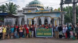 Foto : Komandan Koramil (Danramil) 11/ Simpang Empat Kapten Inf. Hamlet Marpaung beserta anggota, Pemdes Sipaku Area, Ormas IPK Sipaku Area dan Masyarakat