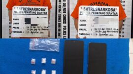 Foto : kedua tersangka dan sejumlah barang bukti. 