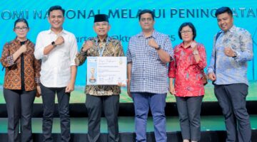 Rakornas TPAKD 2025: Sinergi Pemkab Simalungun, Pemerintah Pusat, Bupati Simalungun Raih Piagam Penghargaan 