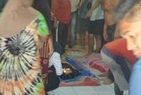 Foto : Korban Seorang Pemuda Gantung Diri Di Dalam Rumahnya Sehingga Ditemukan Telah Tewas.