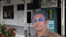 Foto : SMA N 2 Sidikalang dan kepala sekolah Rudi Harto Siringoringo ST, MM