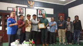 Foto : Pengurus IJRS dan Ketua DPRD Simalungun Sugiarto. 