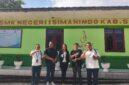 Foto : Tengah Kepala sekolah SMK Negeri 1 Simanindo (Perri Siagian S.Pd. M.Sn) bersama Team Semi Media Sumut 