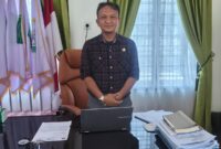 Foto : Kepala sekolah SMKN 1 Sirapit Suryaman Amipriono M.Pd