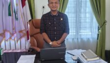 Foto : Kepala sekolah SMKN 1 Sirapit Suryaman Amipriono M.Pd