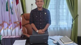 Foto : Kepala sekolah SMKN 1 Sirapit Suryaman Amipriono M.Pd