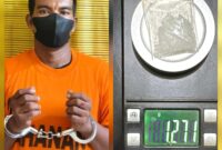 Foto : kiri tersangka TS (44) , kanan barang bukti 