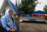 Foto istimewah : SMK Negeri 1 Raya dan Kepsek SMK Dwi Rahayu S.Pd., M.M