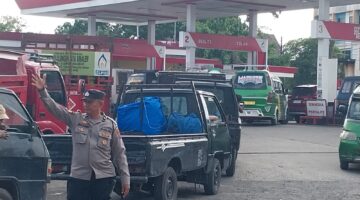 Antisipasi Kemacetan,Polsek Sianțar Utara Lakukan Gatur Lalin di SPBU Jalan Patuan Nagari