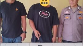 Foto tengan VM terduga pelaku miliki sabu satu klip. 