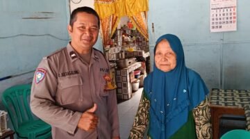 Bhabinkamtibmas Polsek Siantar Timur Laksanakan Sambang Kamtibmas kepada Lansia di Jalan Kapten Tandean