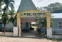 Foto : tak dari depan SMP N 1 Silau Kahean 