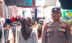 Polseķ Siantar Barat Patroli Jalan Kaki Siang Hari Antisipasi 3C di Pasar Horas 
